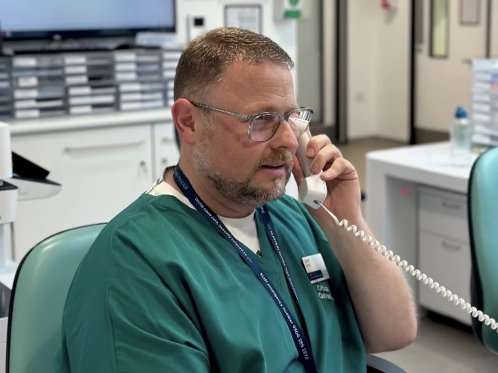 Picture of a nurse answering a phone